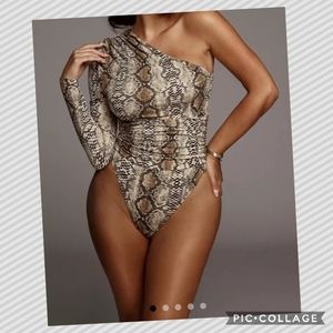 🥰NEW ITEM🥰 Snake Print Bodysuit
